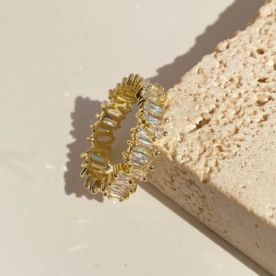 Klassische Baguette-Zirkonia-Verlobungsringe für Damen, luxuriöser, 18 Karat vergoldeter Hochzeitsschmuck