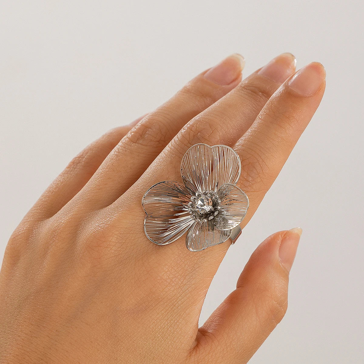 Ingemark Größe 8, elegante Ginkgoblatt-Blumenringe für Damen und Herren, Retro-Goldfarbe, Knuckle-Ring, Mi-Schmuck, Accessoires, Geschenk, Neu