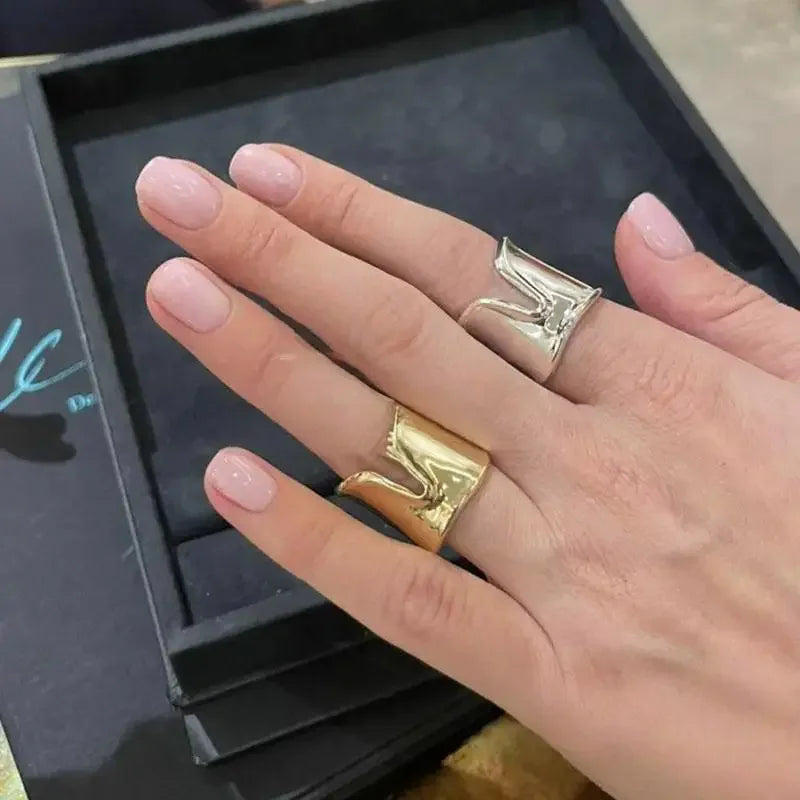Nichegold High-End-Feeling-Ring, unregelmäßiges Horsehoe-Ring mit offenem Design, modischer und luxuriöser Damenring, einzigartiger Handschmuck