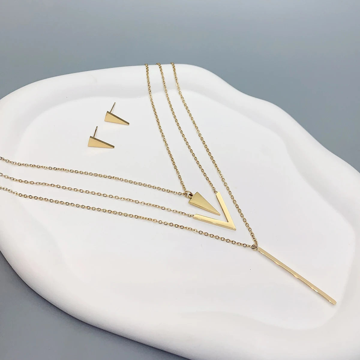 3-teiliges Set für Damen, Edelstahl, V-förmiger geometrischer Anhänger, mehrschichtige Halskette, Ohrringe, Geburtstag, Weihnachten, Geschenk