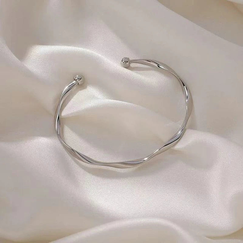 Personal isierte klassische Premium Retro Twisted Gold Farbe Metall Armband Frauen neuen Trend Mädchen ungewöhnlichen Schmuck Geschenk zubehör