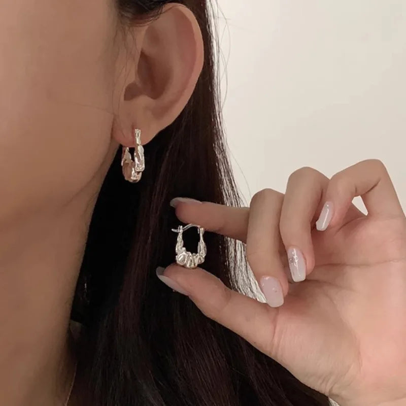 Creolen aus 925er-Sterlingsilber, Falten-Design, Originalität, unregelmäßige geometrische Ohrringe für Frauen, edler Schmuck, Party-Geschenk