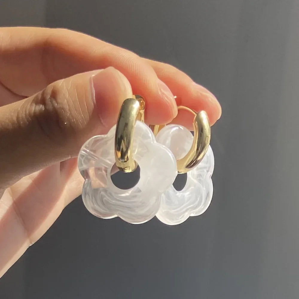 Bunte Blume Harz Acryl Charms Ohrring Gold Farbe Kreis Ohr Schnalle Creolen Modeschmuck für Frauen