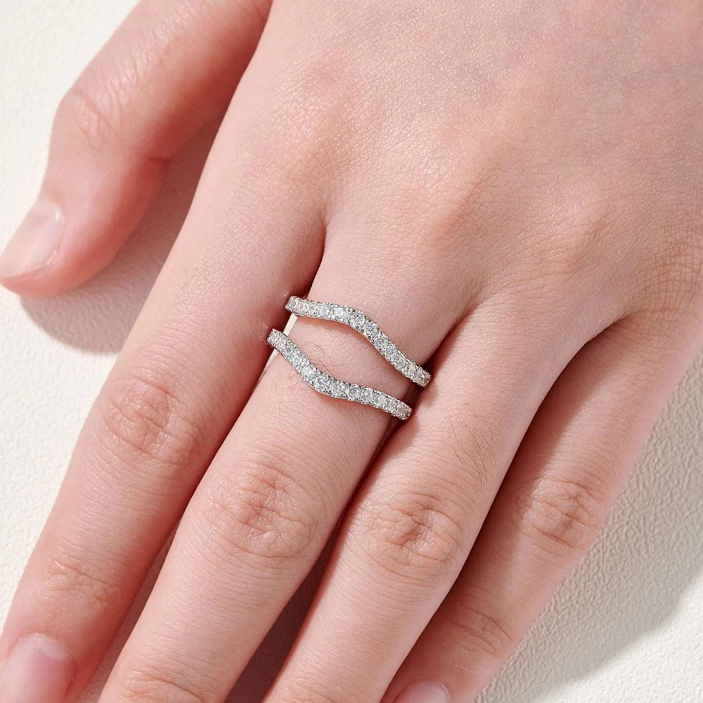 Newshe 925er Sterlingsilber-Moissanit-Ringe für Damen, Verlobung, Ehering, simulierter Diamantschmuck, luxuriöser Enhancer-Ring