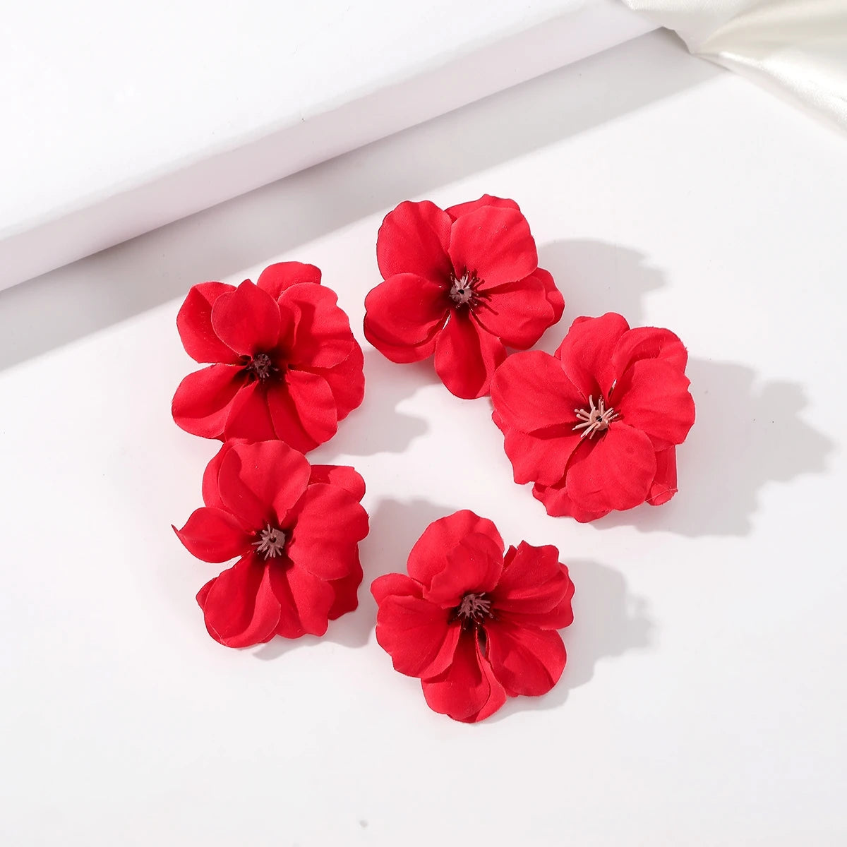 AWAYTR 6 Stück Sonnenblumen-Haarspangen, seitlicher Pony-Clip, niedliche Gänseblümchen, kleine Blumen-Haarnadeln, Entenschnabel-Haarnadel, Damen-Haar-Accessoires