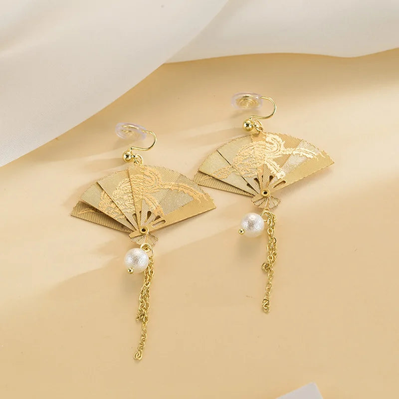 Chinesische Retro geschnitzte Phoenix faltbare Falt fächer Handing Ohrringe für Frauen ohne Piercing Moskito Coil Clip Quaste Ohrringe