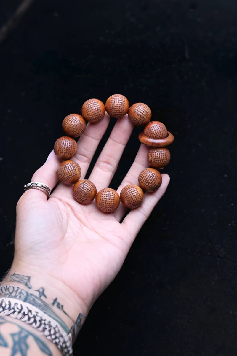 Tibetisch-buddhistisches Armband. 20 mm große Rosenkranzperlen aus massivem Holz für Herren