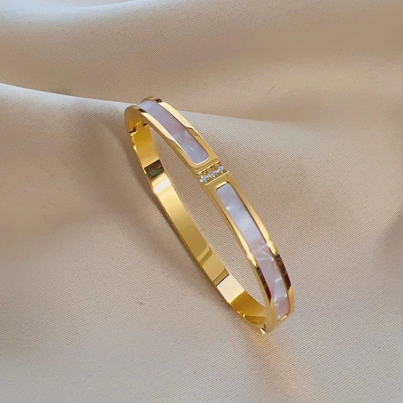 ZAKOL Wasserdichtes Edelstahl-Manschettenarmband, Armreifen für Damen, glattes Metall, zu öffnende Armbänder, Schmuck, Geschenk