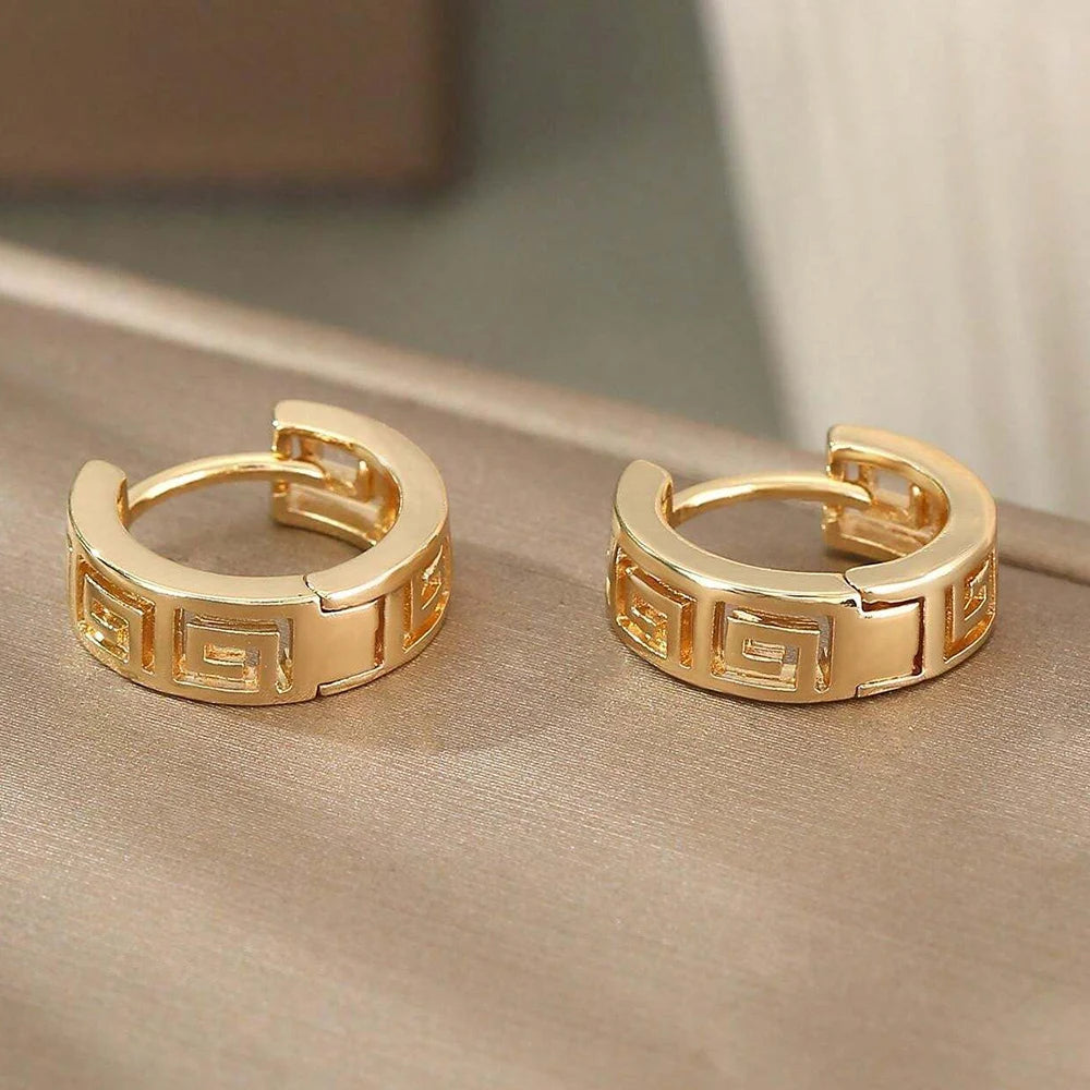 Gold Farbe Aushöhlen Kleine Creolen Für Frauen Silber Farbe Metall Spezielle Cut Out Geometrische Muster Frauen Ohrringe Schmuck