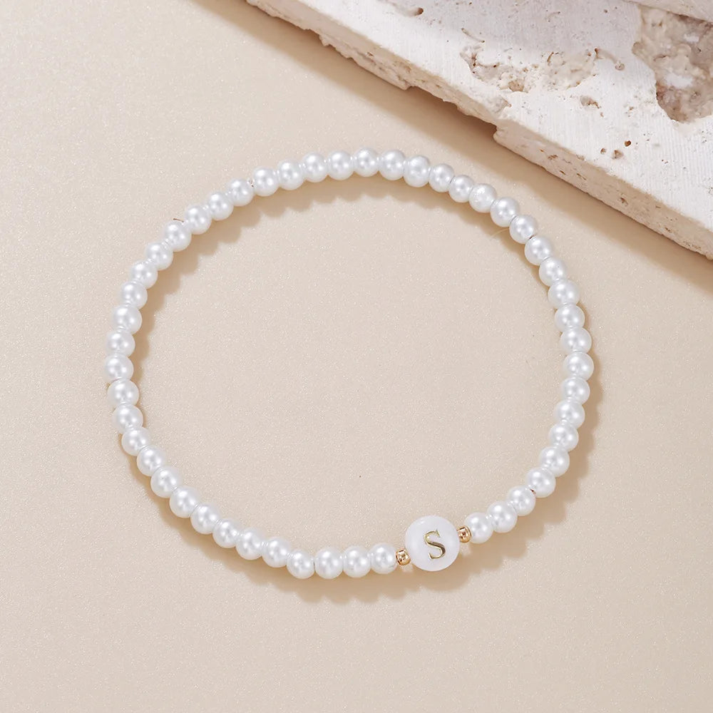 LATS Einfaches, vielseitiges 26-Buchstaben-Perlenarmband für Damen, modische elastische Perlenarmbänder, Handgelenkschmuck, Accessoires im Großhandel