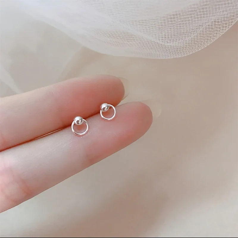 Silberfarbene, einfache kleine Schmetterlings-Ohrstecker für Damen, 925er Silbernadeln, hypoallergen, für den täglichen Gebrauch, Ohrpiercing-Schmuck