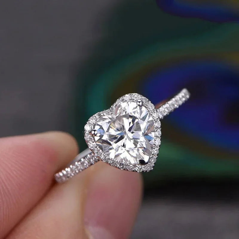 Luxus Silber Farbe Herz Ring für Frauen Exquisite Mode Metall Intarsien Weiß Zirkon Steine Ehering Verlobung Schmuck