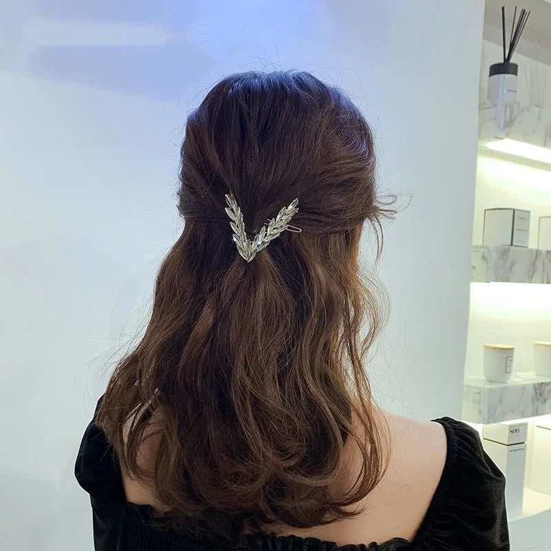 Luxus Glänzende Kristall Haar Clip Für Frauen Koreanische V Form Schnalle Haarnadeln Mädchen Haar Zubehör Headwear Mode Ornamente Geschenk
