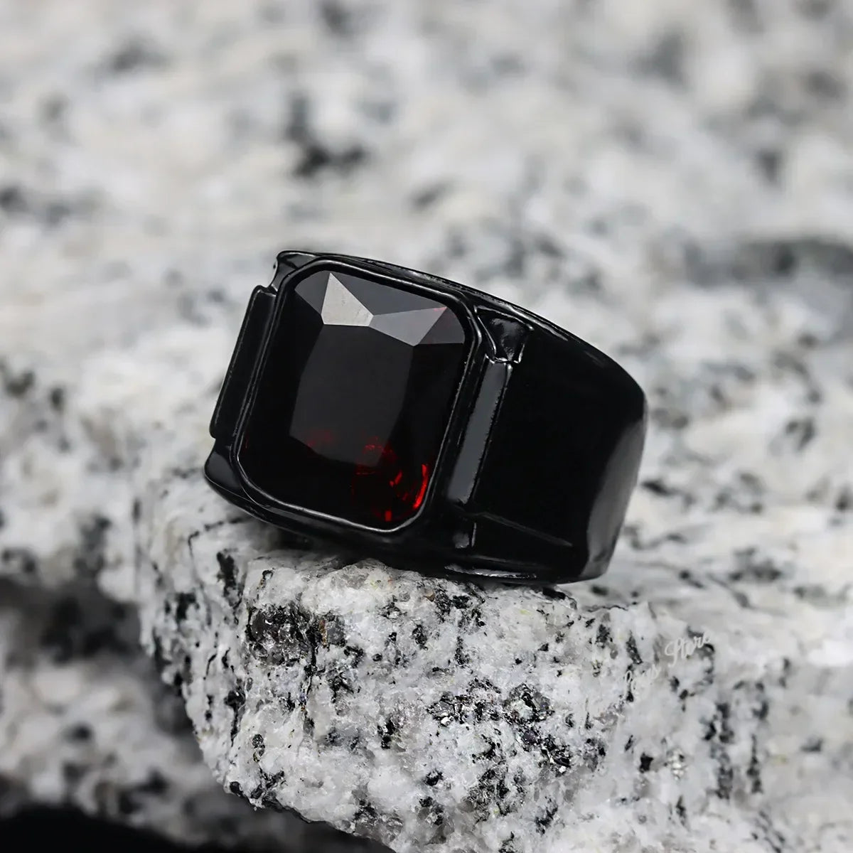Vintage Schwarz Rot Neue Mode Hand Ornament Punk Hip Hop Persönlichkeit Herren Ring Geschenk für Männer und Frauen Mohamed Sari Sos Эма Sezю