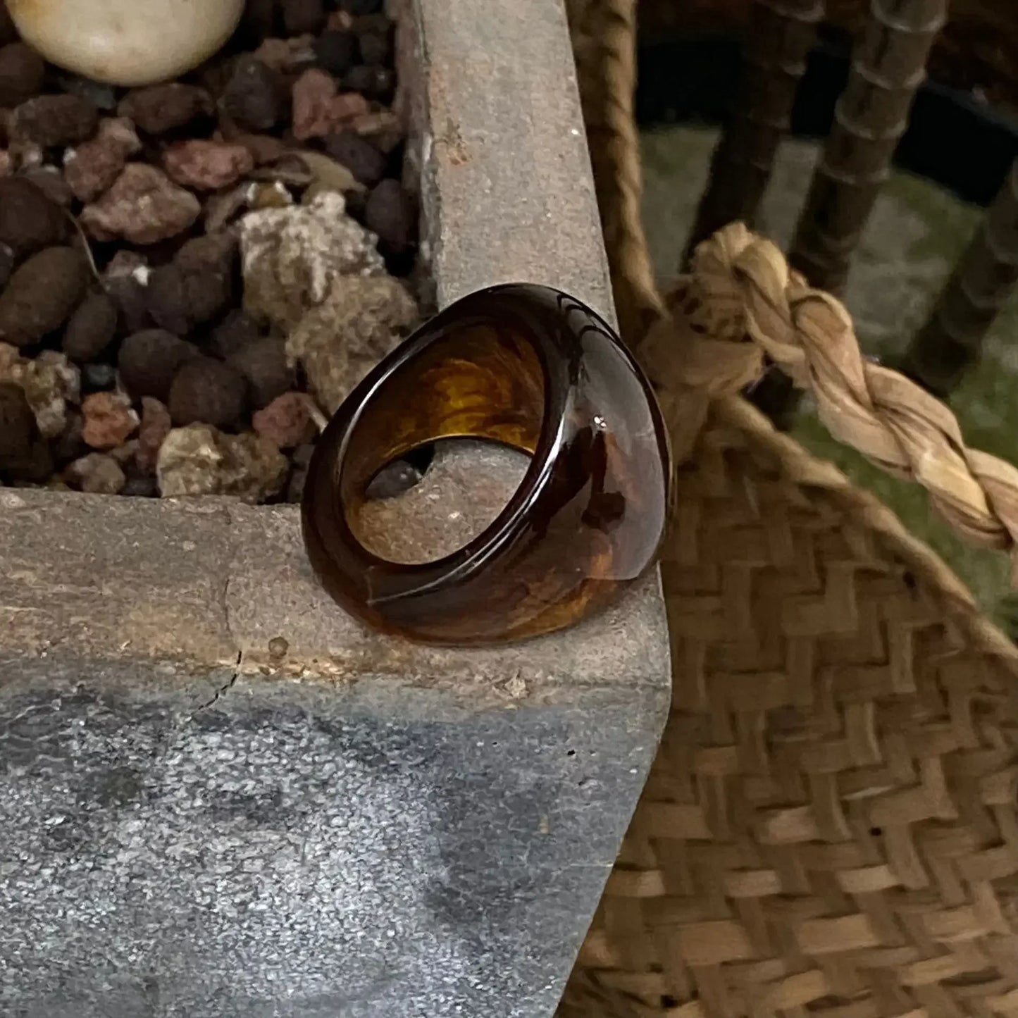 Neue Vintage Trendy Große Finger Ringe für Frauen Übertrieben Bernstein Farbe Harz Temperament Geometrische Finger Ring Punk Schmuck