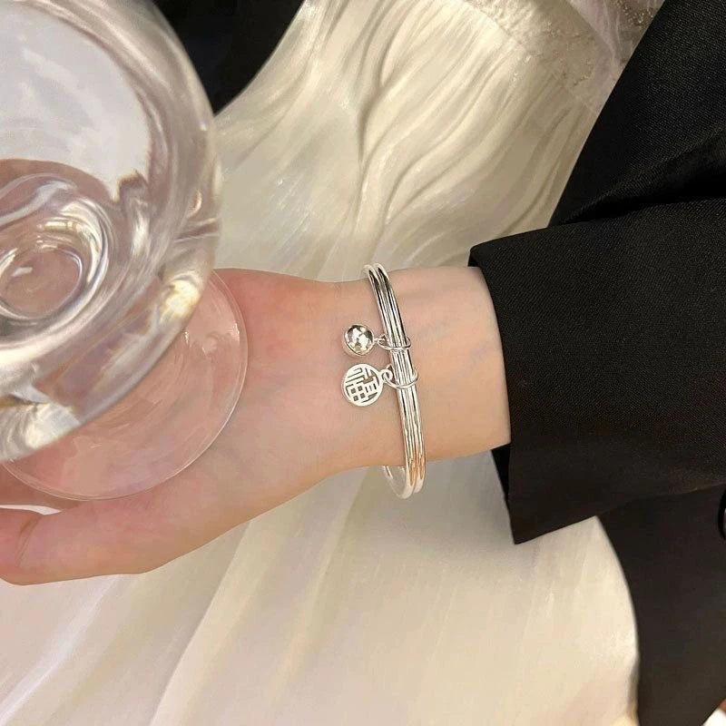 Mode viel Glück Doppels chicht Fu Glocke Armband Silber Farbe Trend elegante Anhänger Armreifen für Frauen