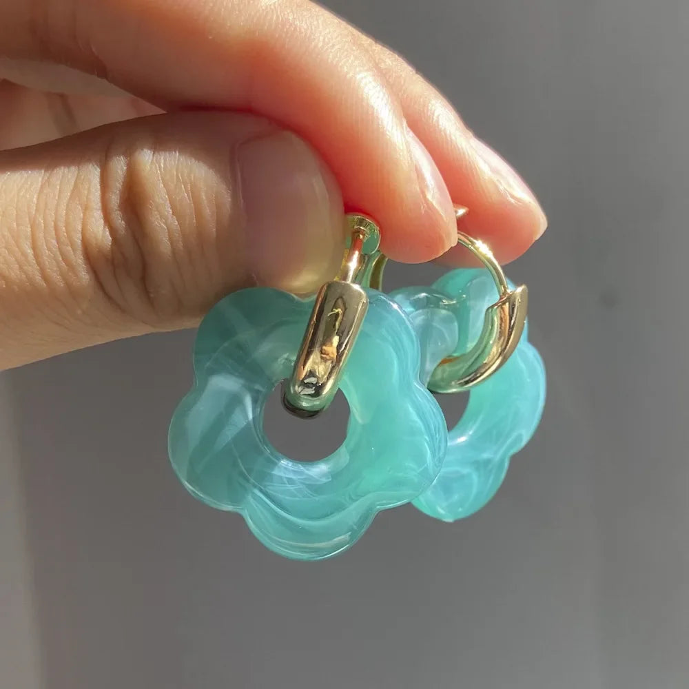 Bunte Blume Harz Acryl Charms Ohrring Gold Farbe Kreis Ohr Schnalle Creolen Modeschmuck für Frauen