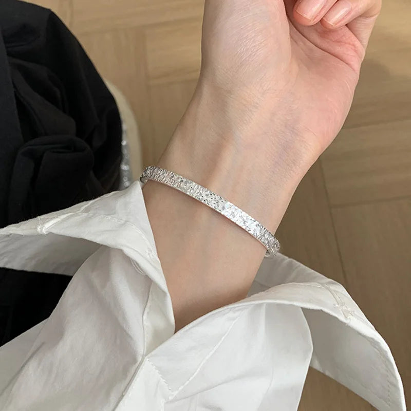 Neue 925 Luxus Glänzende Knochen Armreifen Weibliche Silber Farbe Party Zubehör Glitzern Manschette Armband für Frauen Hochzeit Geschenk