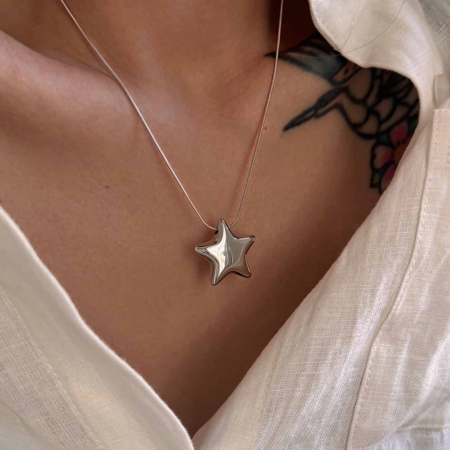 DASEIN Minimalistische fünfzackige Stern-Anhänger-Halskette für Männer und Frauen, 18 Karat vergoldet, anlaufgeschützt, Edelstahl, OOTD-Schmuck