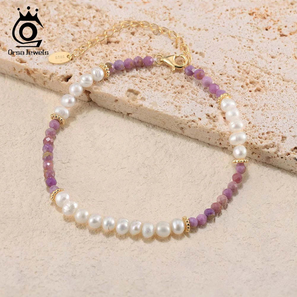 ORSA JEWELS Armband mit natürlichen Süßwasserperlen und lila Glimmer für Frauen und Mädchen, minimalistischer 14-karätiger vergoldeter Kettenschmuck MPB02