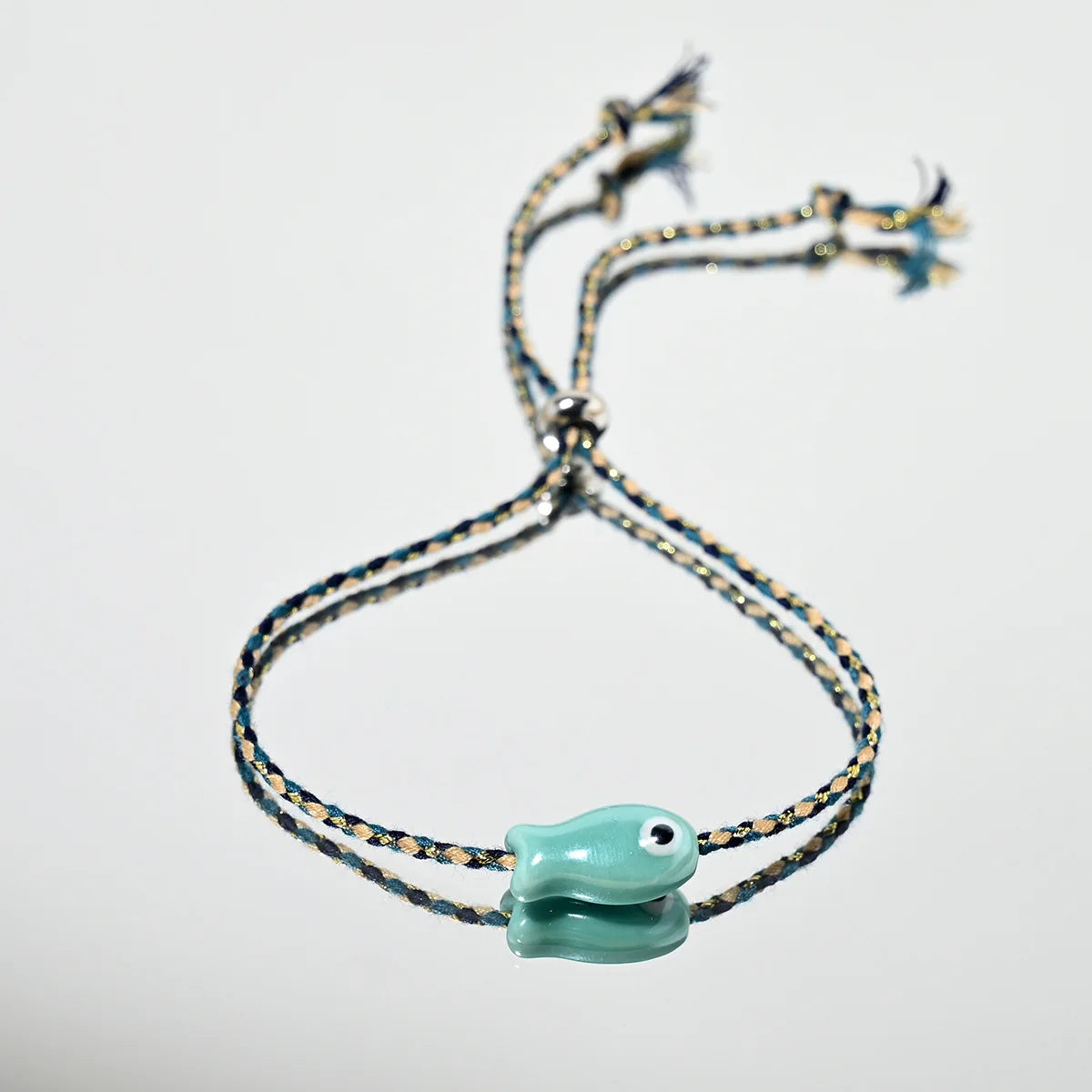 Böhmisches Keramik-Armband mit kleinem Fisch – mehrfarbiger Zugschnur, verstellbar, trendige Knöchel-/Handgelenkkette, süßer Damen-Festival-Schmuck
