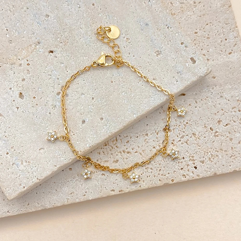 eManco Edelstahl-Armband mit zartem Strass-Blumen-Anhänger, edler Schmuck für Damen, Armbänder, 48-Stunden-Versand