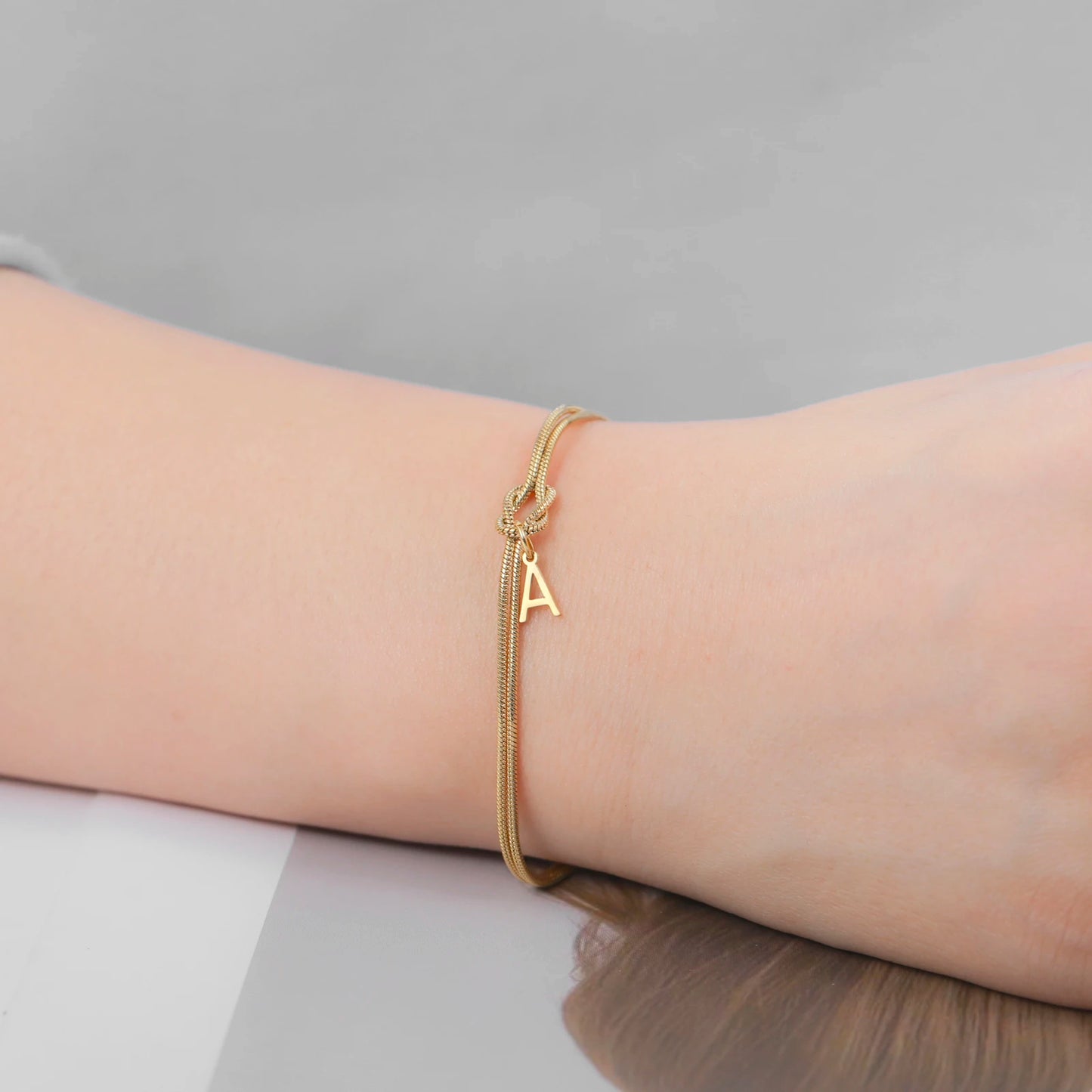 Skyrim Anfangsbuchstabe Liebe Knoten Armbänder Frauen Männer Paar Edelstahl Gold Farbe Schlangenkette Armbänder A-Z Alphabet Schmuck