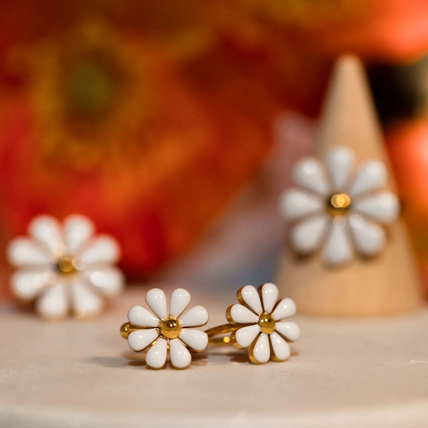 2 Farben Sommer Edelstahl 18 Karat vergoldet niedliche Emaille Gänseblümchen Ohr Knochen Clips Frauen Clip Ohrringe nie verblassen Schmuck
