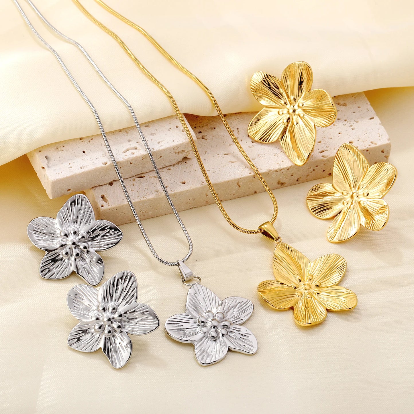 ASONSTEEL Trendy Edelstahl Blume Anhänger Halskette Ohrringe Schmuck Set Vergoldet Party Schmuck Dressing Ästhetische Geschenke