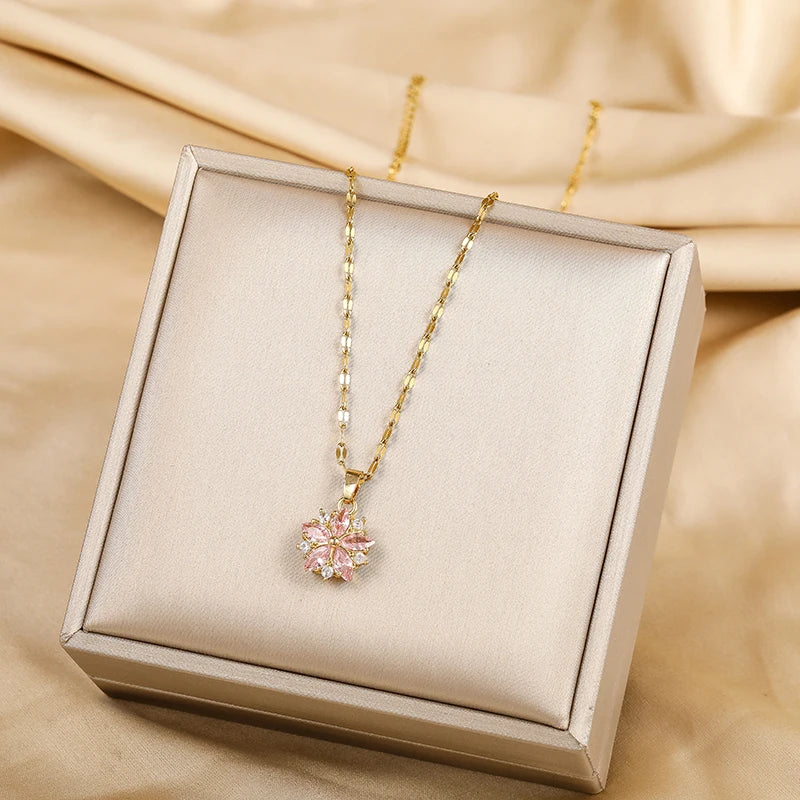 Neue Nette Romantische Rosa Sakura Anhänger Edelstahl Halsketten Für Frauen Koreanische Mode Weibliche Sexy Schlüsselbein Kette Schmuck Geschenk