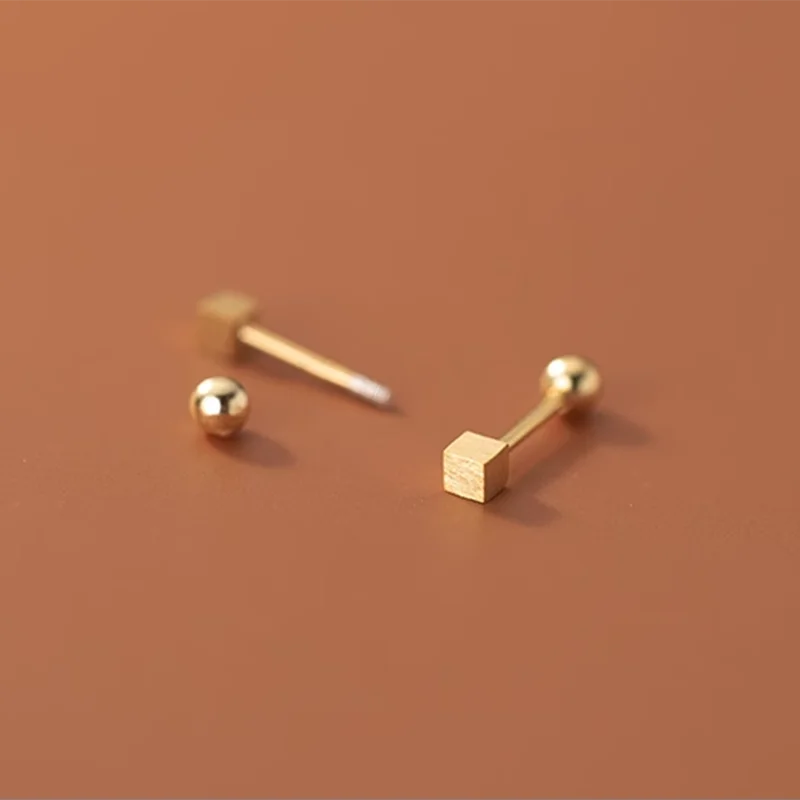 WANTME Ohrstecker aus 925er-Sterlingsilber, schlicht, geometrisch, matt, quadratisch, mit Schraubperlen, für Damen, modisch, Ohrknochen-Piercing-Schmuck