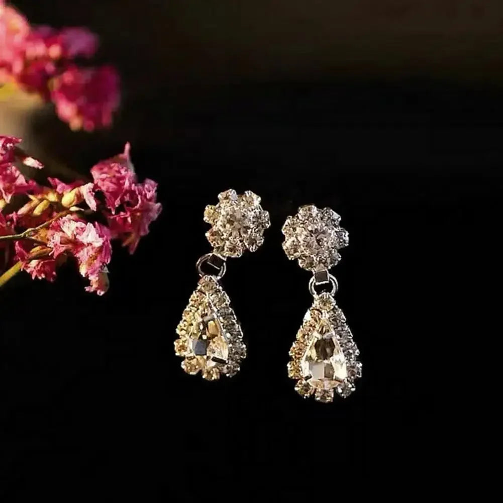 Mode Waterdrop Funkelnde Strass Halskette Frauen Licht Luxus Schmuck Vielseitige Schlüsselbein Kette Schmuck Zubehör