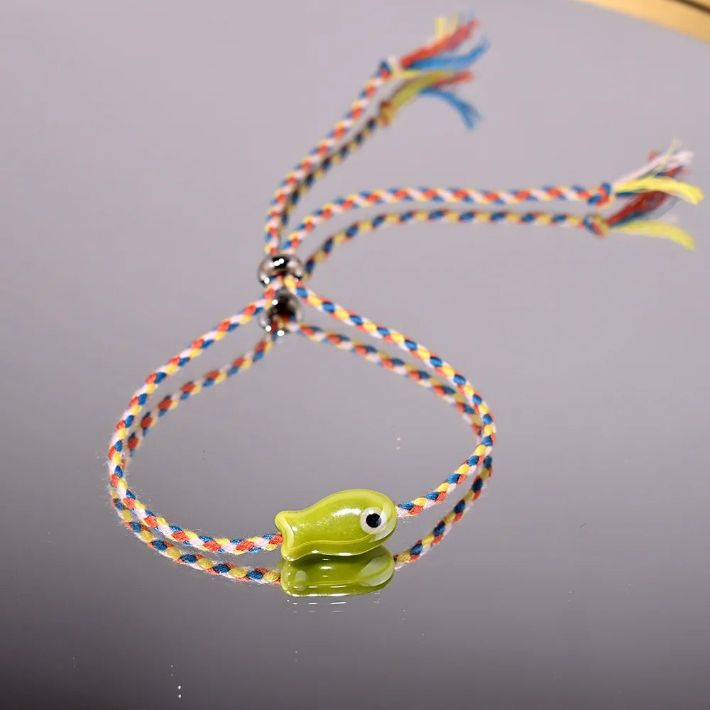 Böhmisches Keramik-Armband mit kleinem Fisch – mehrfarbiger Zugschnur, verstellbar, trendige Knöchel-/Handgelenkkette, süßer Damen-Festival-Schmuck