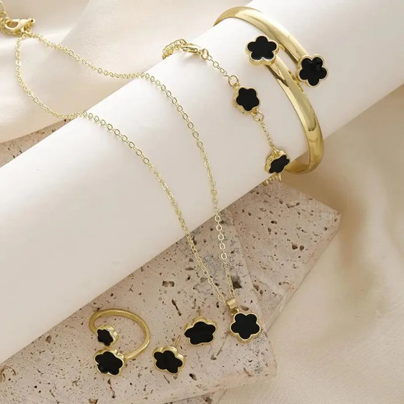Lucky Fünfblättriges Blumenklee Ohrringe Halskette Ring Armband Fünfteiliges Set für Damen Modische Accessoires Partyschmuck