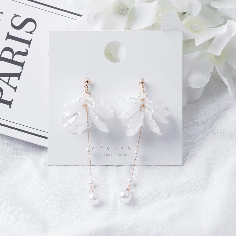 Nadel Soft Shell Weiße Blume Knospe Ohrringe Transparente Perle Blume Quaste Ohrringe Legierung Persönlichkeit Stil Sommer Mode