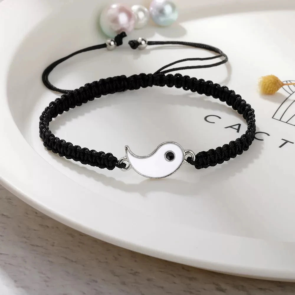 1 Set mit 2 einfachen Tai Chi Bagua Schwarz-Weiß-Yin- und Yang-Seil-geflochtenen Teleskop-Einstellarmbändern für Männer und Frauen