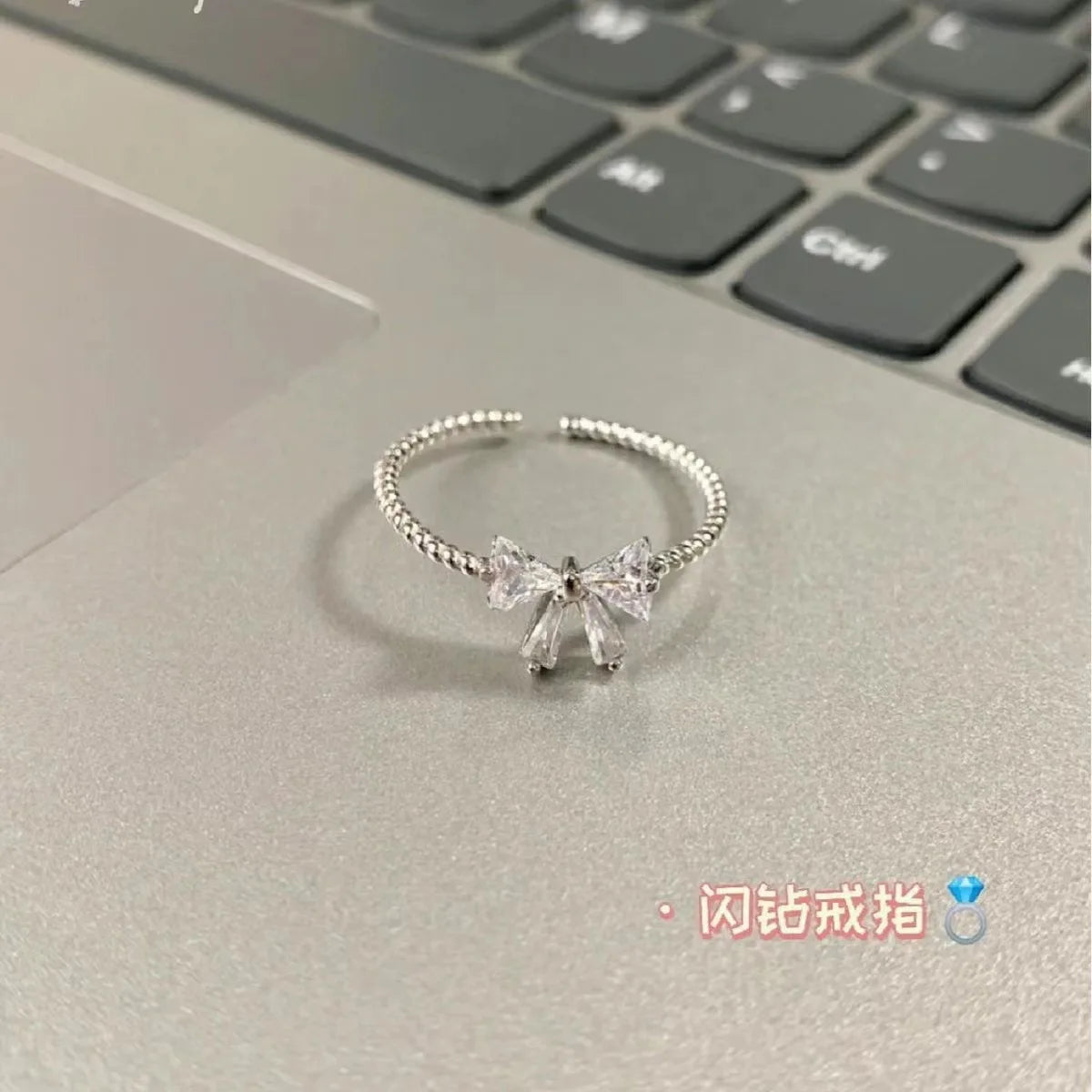 Romantische schöne weiße Schleife Ringe weibliche Mädchen exquisite Schmuck Ring mit glänzender Fliege Zirkon für Party Dating Liebhaber Geschenke