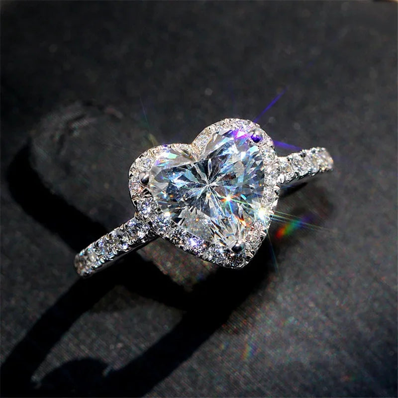 Luxus Silber Farbe Herz Ring für Frauen Exquisite Mode Metall Intarsien Weiß Zirkon Steine Ehering Verlobung Schmuck