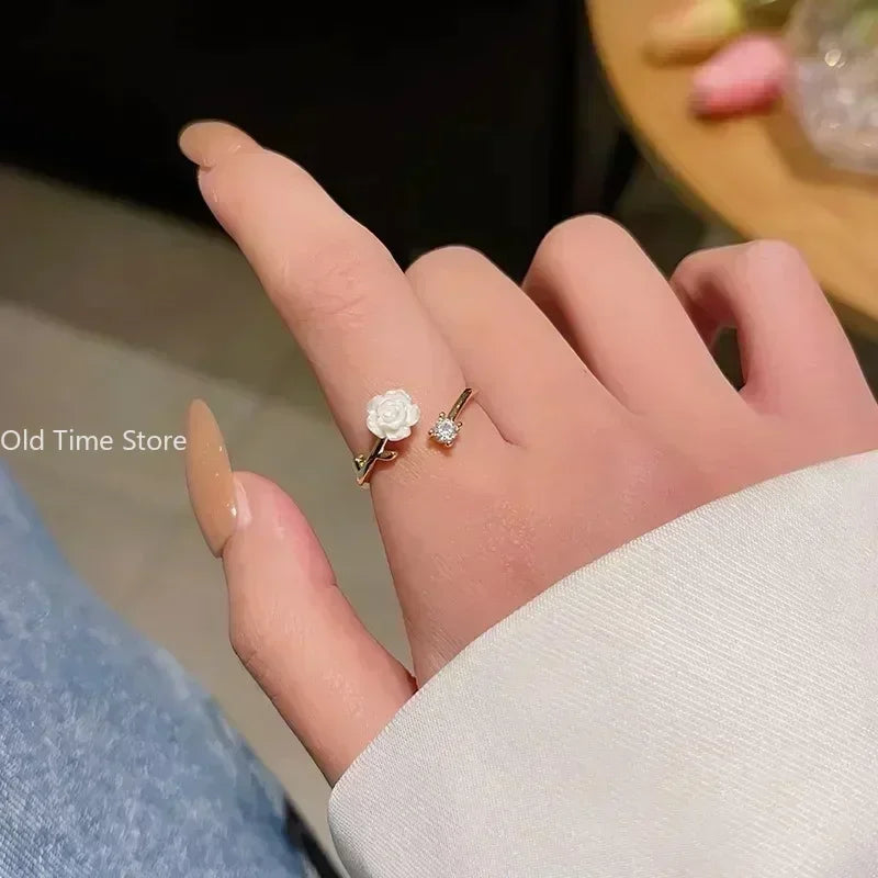 Trend Luxus Ringe für Frauen Vergoldet Edelstahl Rose Ring Mode Ästhetischen Schmuck Temperament Anillos Mujer