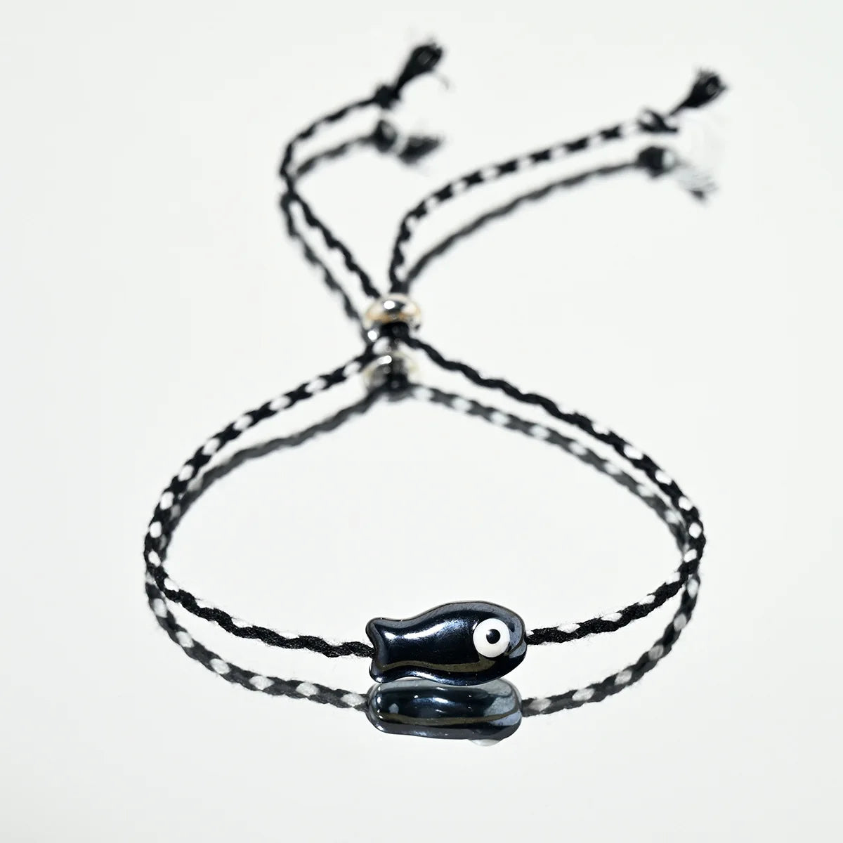 Böhmisches Keramik-Armband mit kleinem Fisch – mehrfarbiger Zugschnur, verstellbar, trendige Knöchel-/Handgelenkkette, süßer Damen-Festival-Schmuck