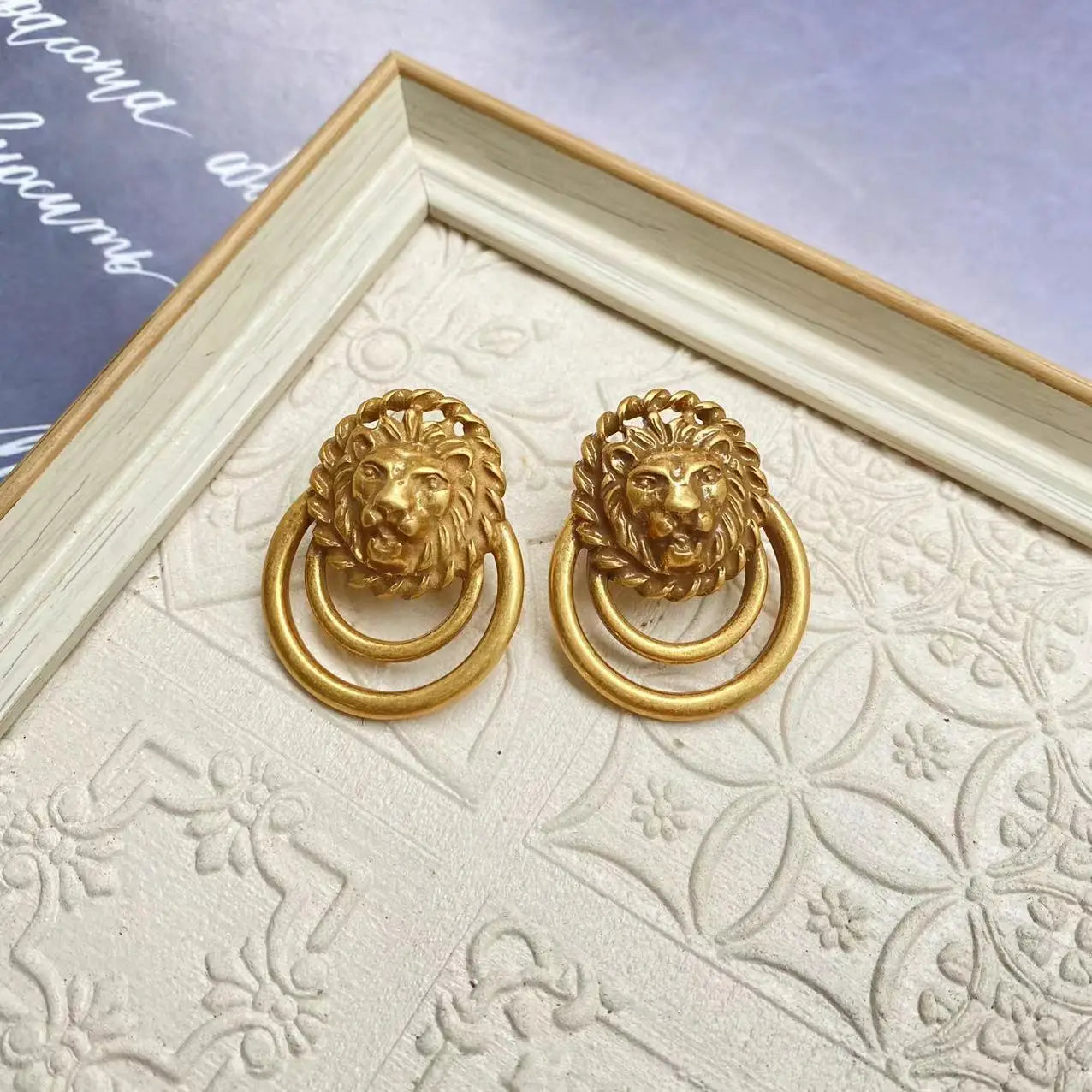 Mittelalter liche Vintage westliche antike Retro schwere Arbeiten Löwenkopf Ohr stecker Armband Halskette galvani siert mit echten Gold Juwel Set
