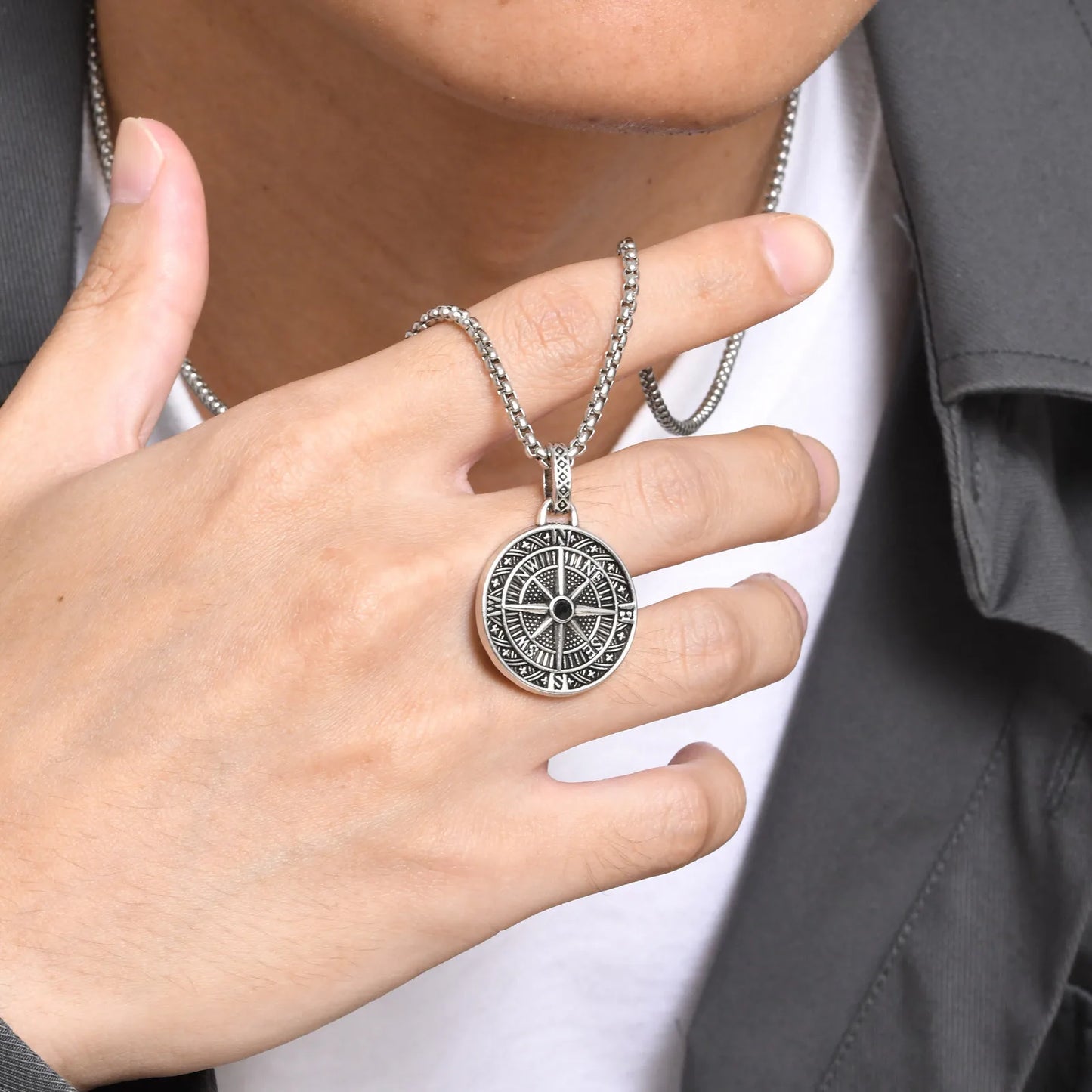 Vintage-Halsketten mit Kompass-Anhänger für Männer und Jungen, Münzhalskette aus Edelstahl, Rock-Hiphop-Kragen, Abschlussführer-Geschenk