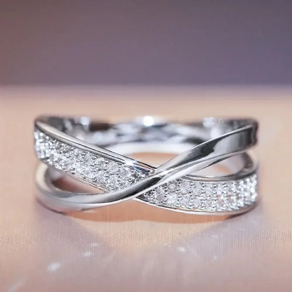 Klassischer zweifarbiger X-förmiger Kreuzring aus Edelstahl für Frauen, Hochzeit, trendiger Schmuck, schillernde Zirkon-Eheringe, moderne Ringe