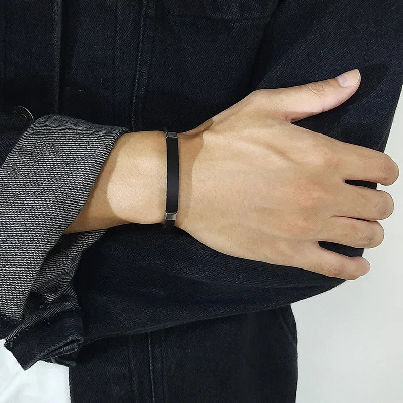 Schlichtes Herren-Armband aus schwarzem Leder, klassische Gold-/Schwarz-/Silberfarbe, geflochtene Armreifen aus Edelstahl für Männer, Geschenk für Freunde