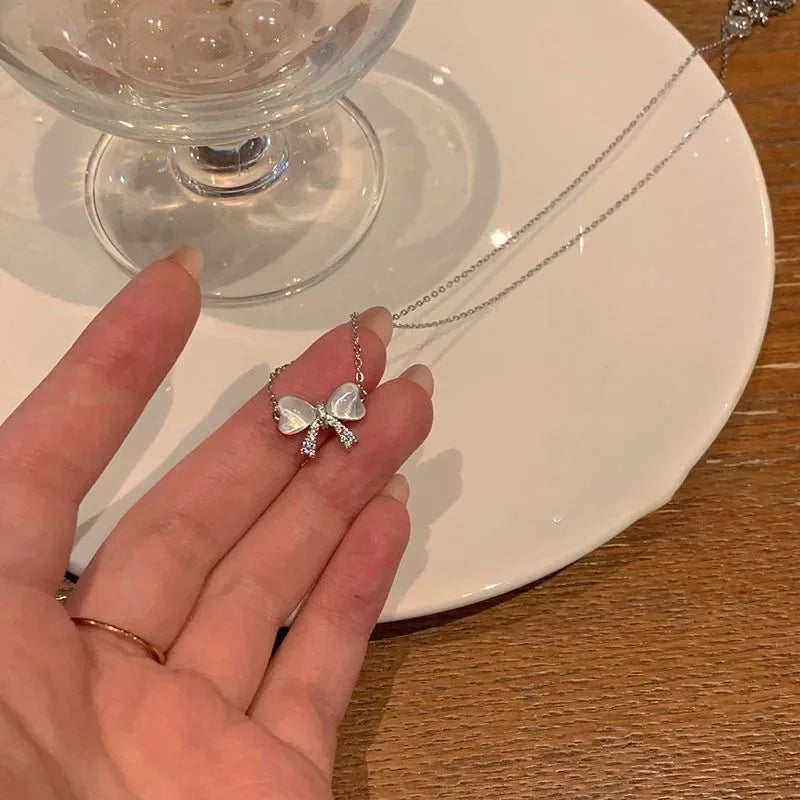 Romantische schöne weiße Schleife Ringe weibliche Mädchen exquisite Schmuck Ring mit glänzender Fliege Zirkon für Party Dating Liebhaber Geschenke
