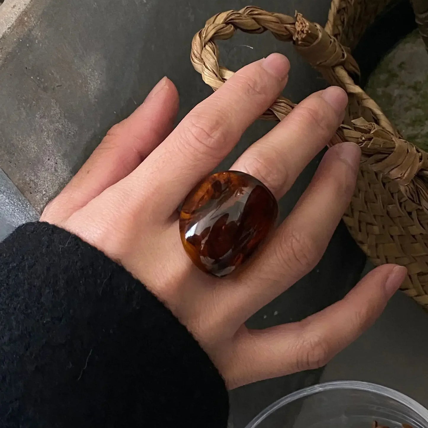 Neue Vintage Trendy Große Finger Ringe für Frauen Übertrieben Bernstein Farbe Harz Temperament Geometrische Finger Ring Punk Schmuck