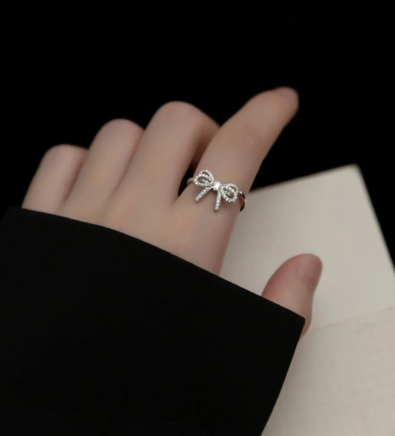 Minimalistische Bowknot Öffnung Ringe Für Frauen Gold Silber Farbe Kristall Zirkonia Bogen Knoten Finger Ringe Weibliche Hochzeit Schmuck