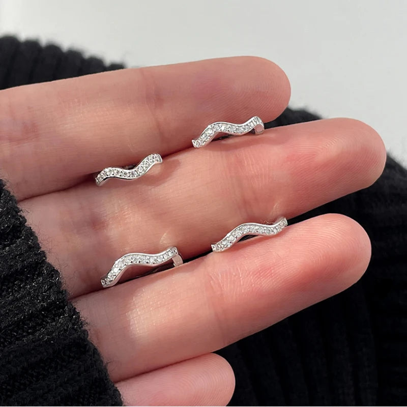 2PCS Edelstahl Minimal Wave Creolen Kristall Zirkonia Kleine Huggie Ohrringe für Frauen Piercing Schmuck