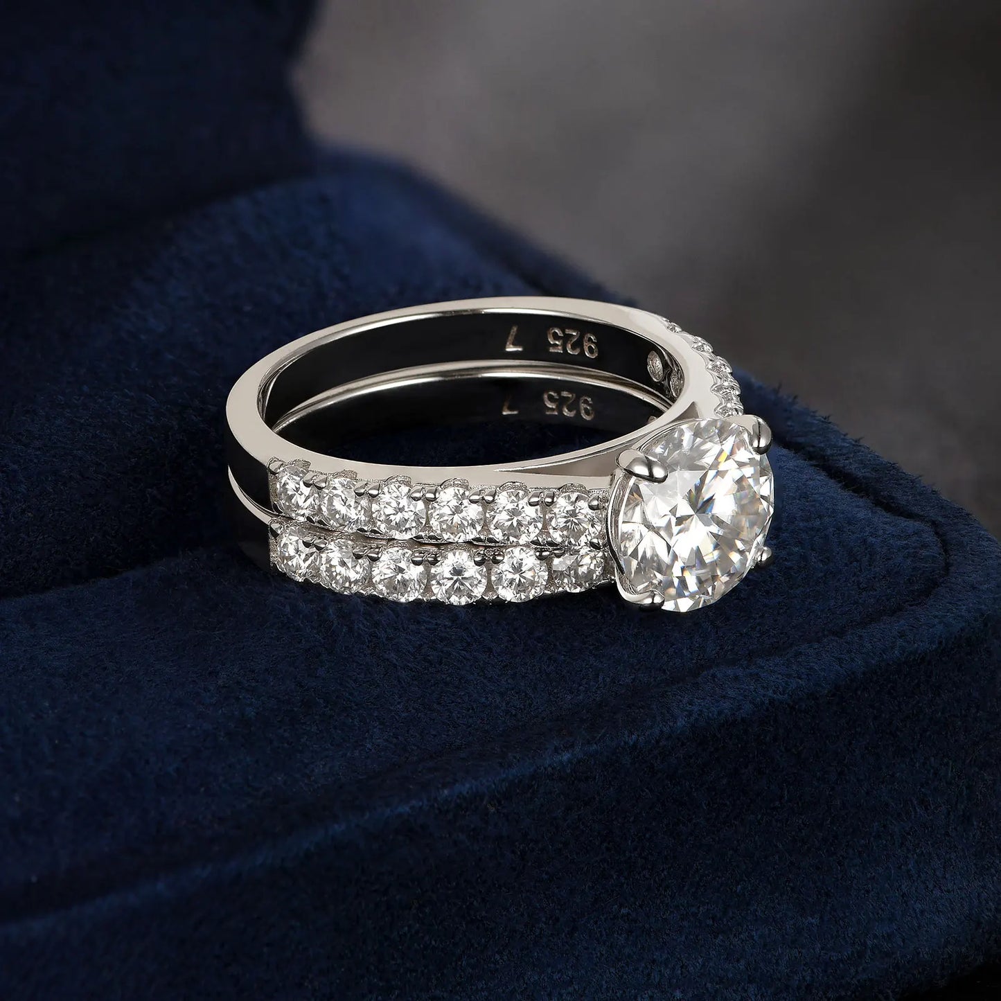 Newshe Zertifiziertes 2 Karat Moissanit-Ehering-Set für Damen, 925er Sterlingsilber, brillanter Rundschliff, luxuriöse Verlobungsringe