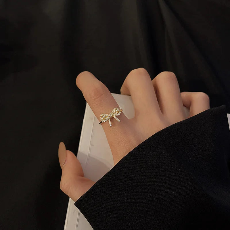 Minimalistische Bowknot Öffnung Ringe Für Frauen Gold Silber Farbe Kristall Zirkonia Bogen Knoten Finger Ringe Weibliche Hochzeit Schmuck